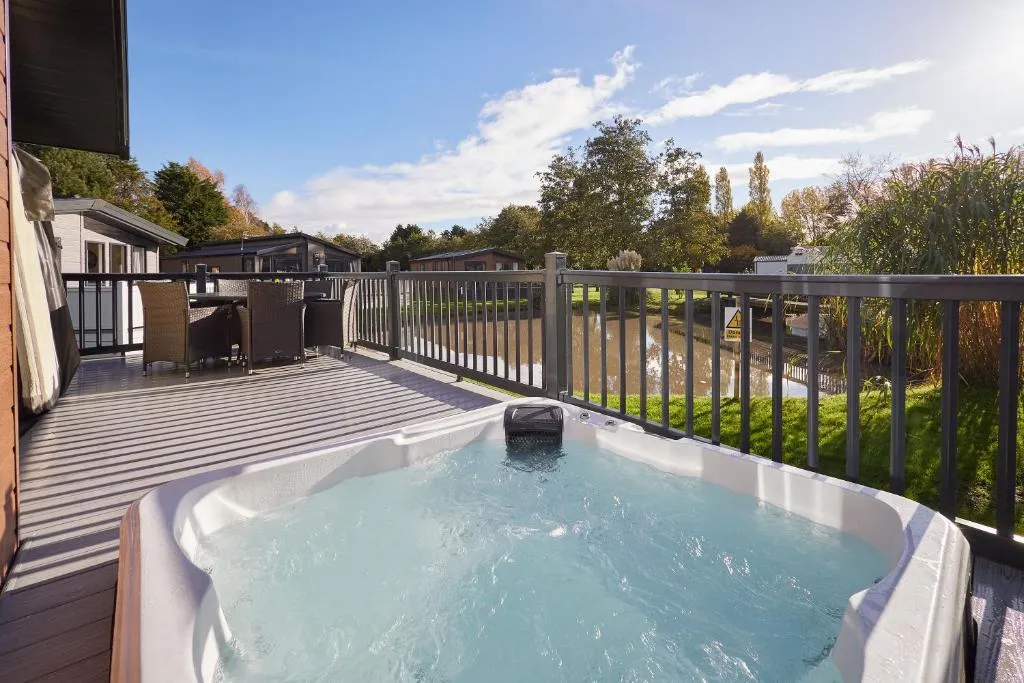Beryl Lodge with Hot Tub
