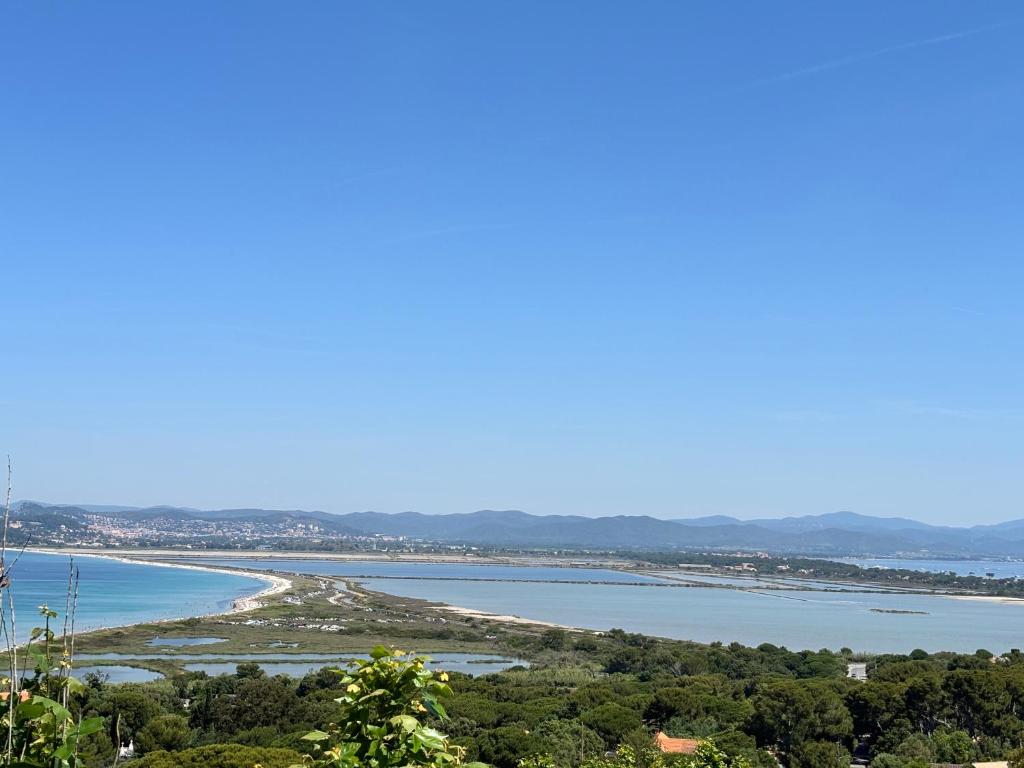 Appartement T2 50m² vue mer Presqu'il de Giens. RC