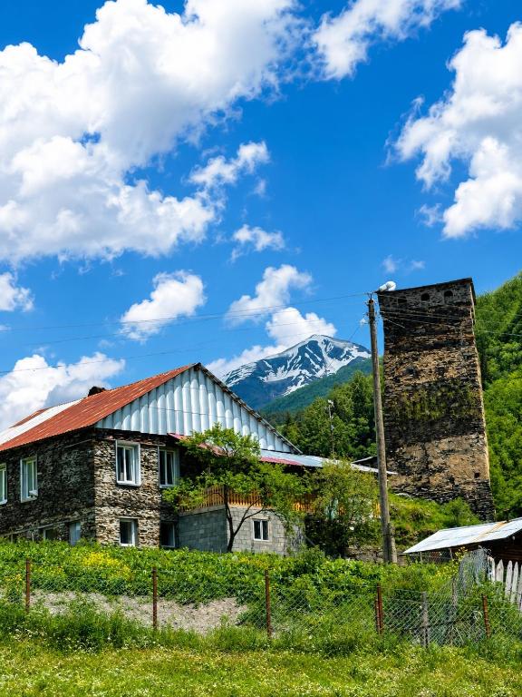a house with a mountain in the background at Guest House koshki in Iprari