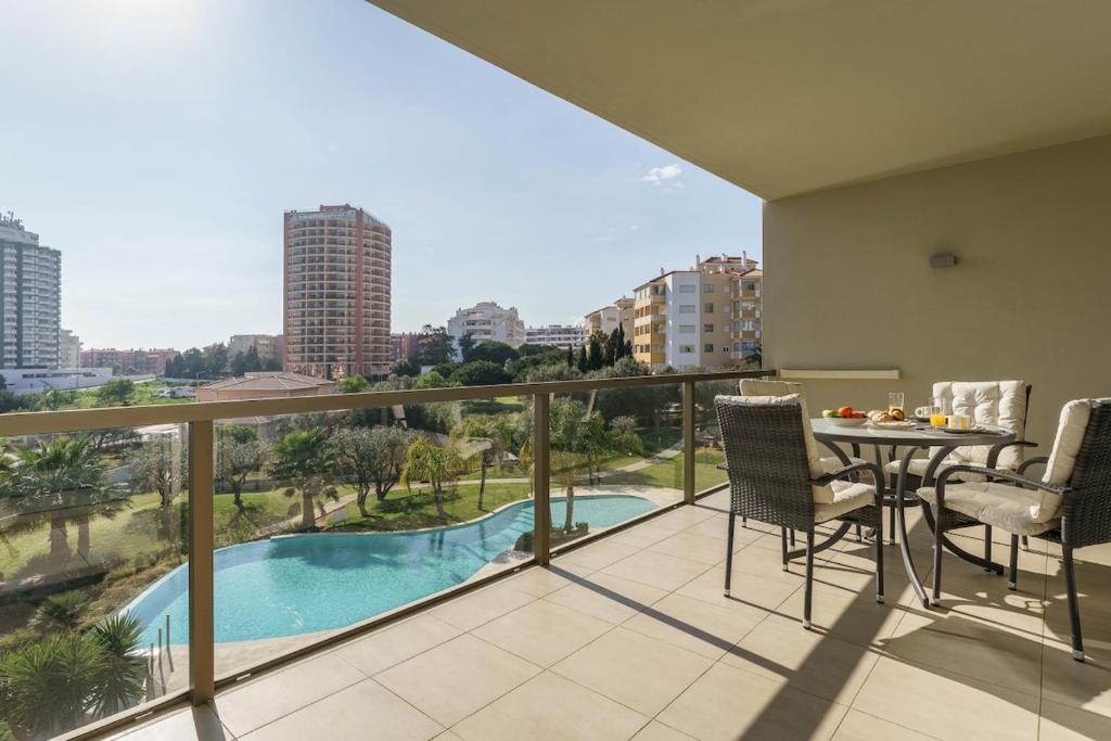 Sun Retreat Portimão, with Pool and Private Balcony