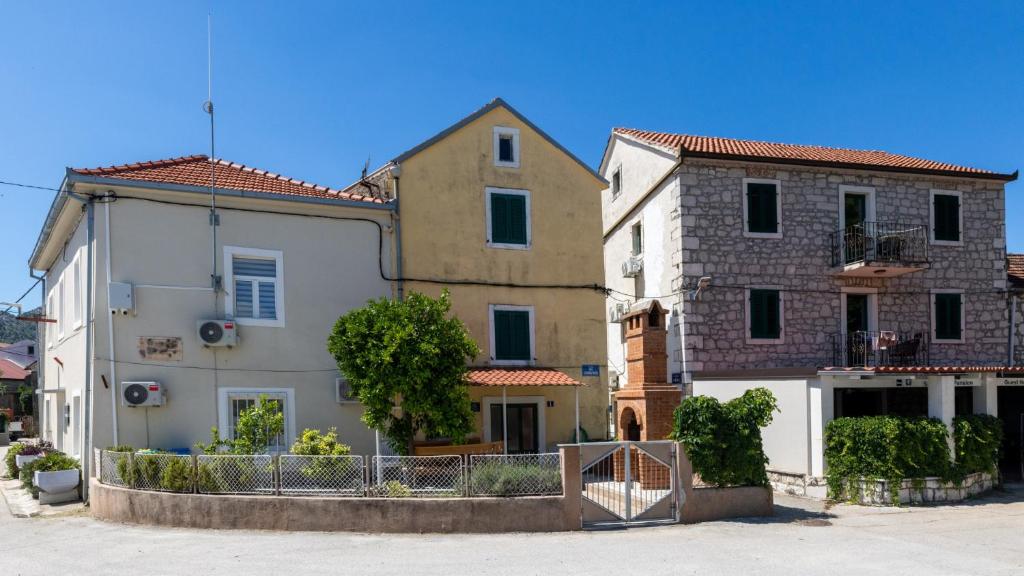 a group of three buildings next to each other at House Antonia by Villas Guide in Opuzen