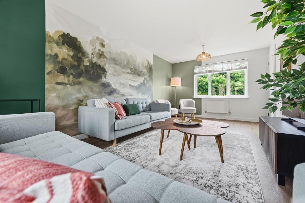 a living room with a couch and a table at CHERRYTREES Beautiful 5 Bedrooms, Sleeps 9, 3 Bathrooms, Parking, Ideal for Groups and Work Stays in Corby