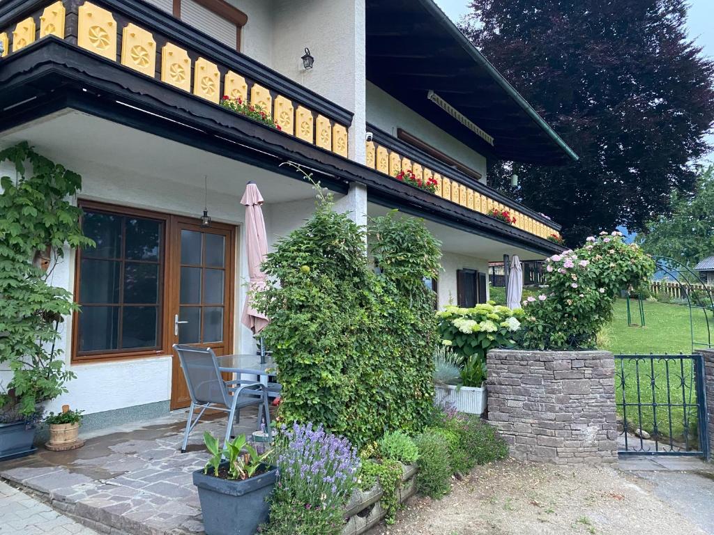 a house with a patio with a table and an umbrella at FeWo Marielle in Seeboden