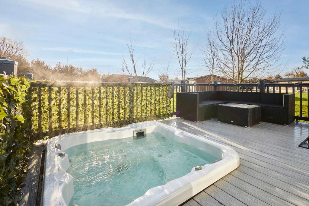 Coopers Cabin With Hot Tub