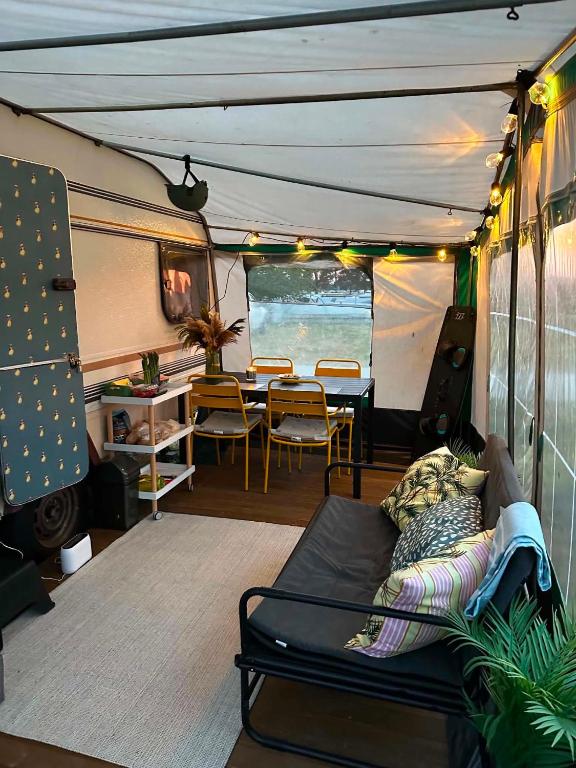 a living room with a couch and a table at Przyczepa Kite Jastarnia blisko Zatoki Loop it in Jastarnia