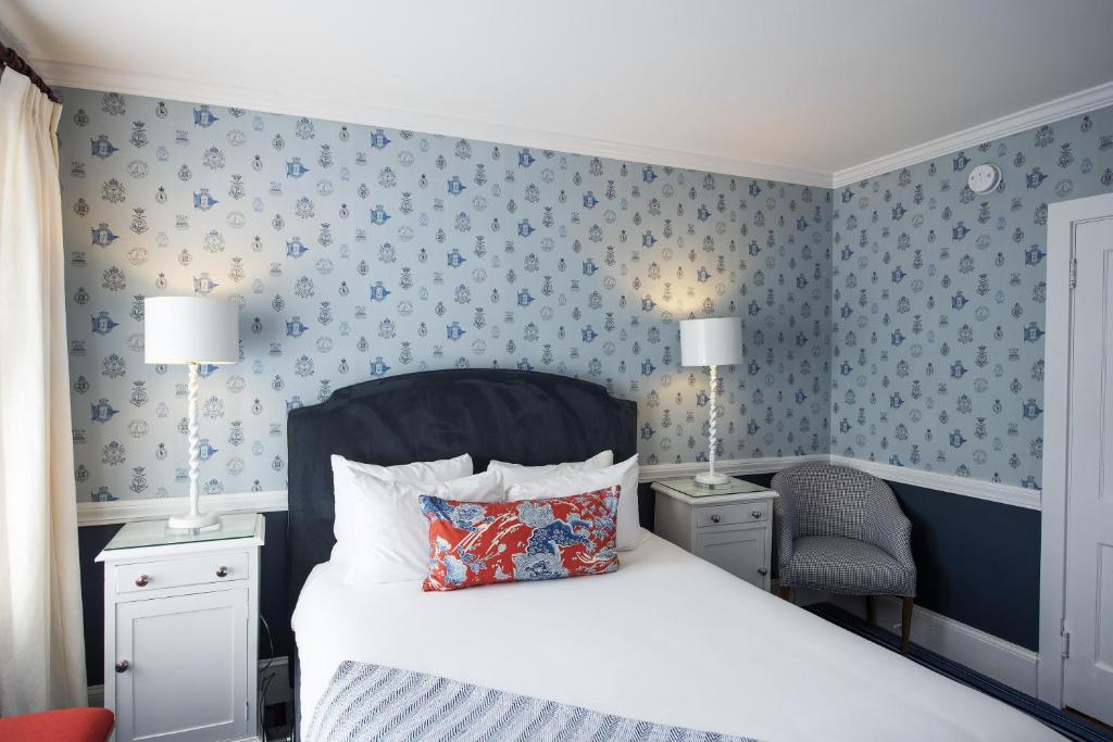 Kennebunkport Inn - Riverhouse-Königin