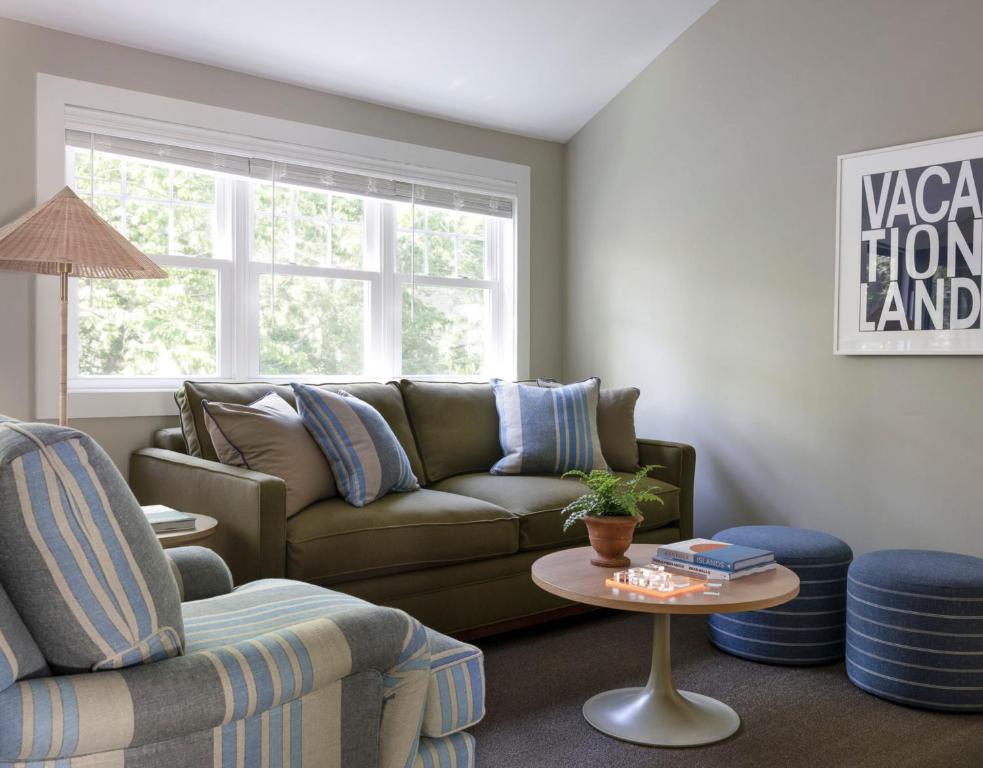 The Lodge on the Cove - Suite