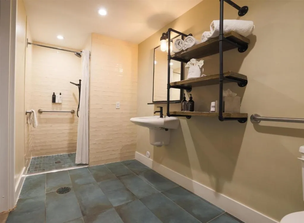 Queen Room with Pool View