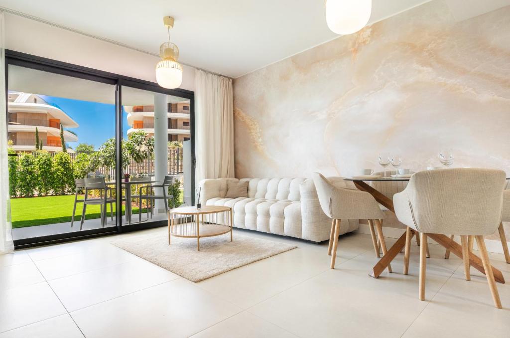 Elegant Garden Apartment in Higuerón