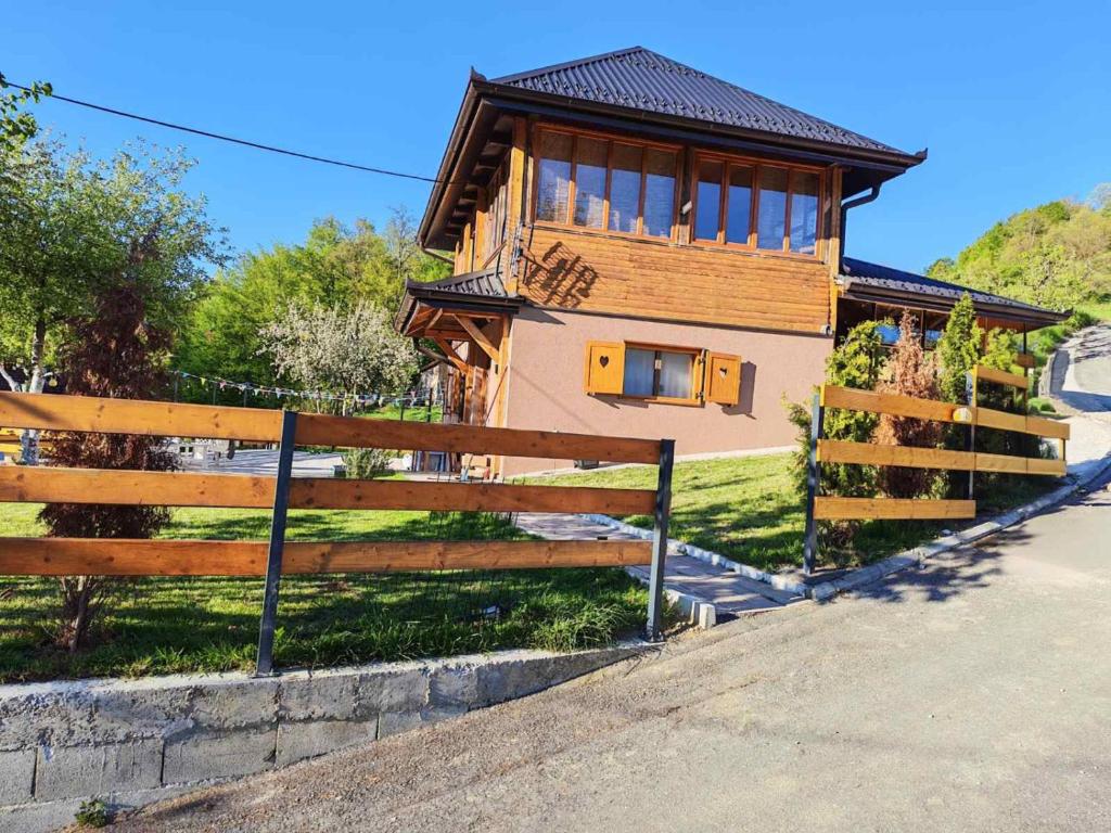 a wooden house with a fence in front of it at Vikendica Jagodica in Ivanjica