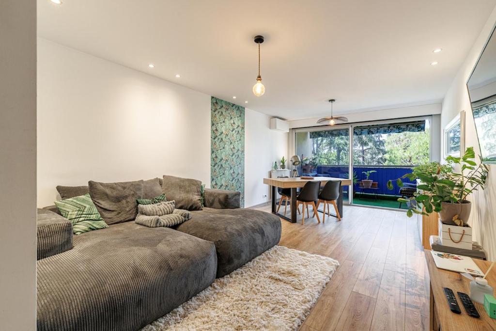 Beautiful 2 rooms Swimming pool, parking space and air conditioning
