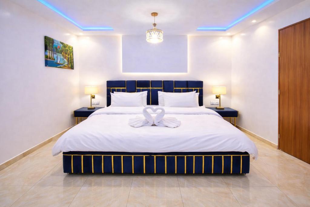 a bedroom with a large bed with a bow on it at Résidence Senghor - THIÈS in Thiès