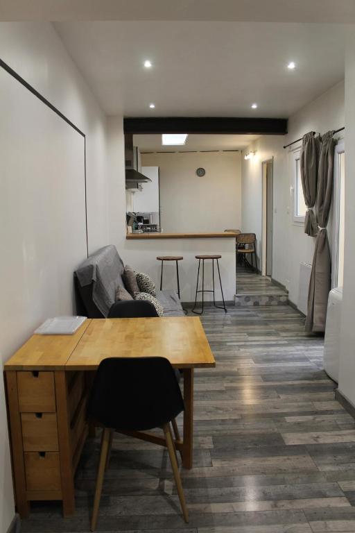 a living room with a couch and a table at Appartement MIFA in Frontignan