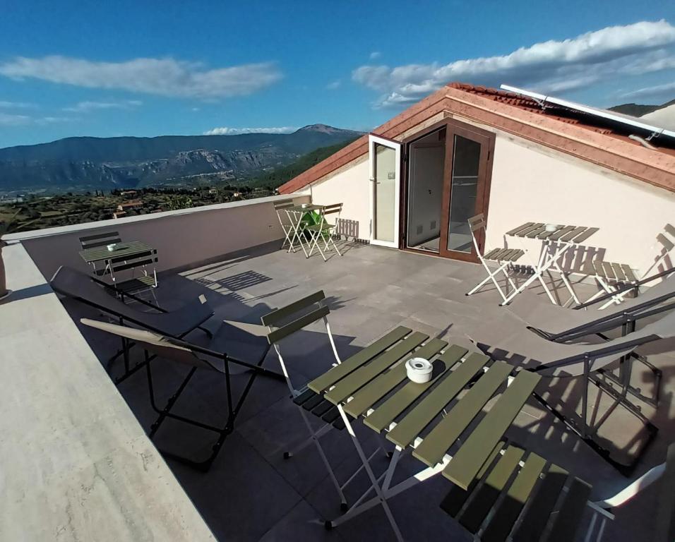 a patio with chairs and tables on a roof at Tredici lune B&B in Finocchito