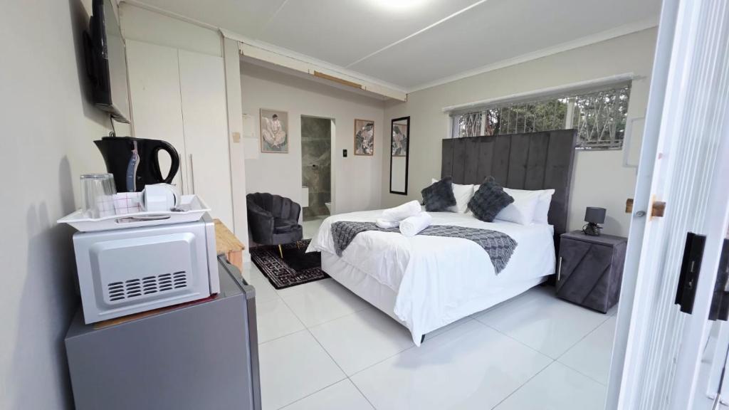 a bedroom with a bed and a tv in it at 12 On Bird BnB in Beacon Bay