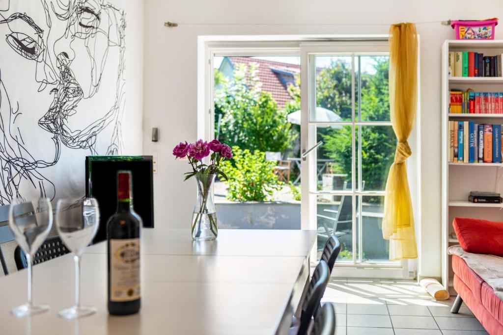 a living room with a table with a bottle of wine at Feriendomizil Brunnenberg in Sipplingen