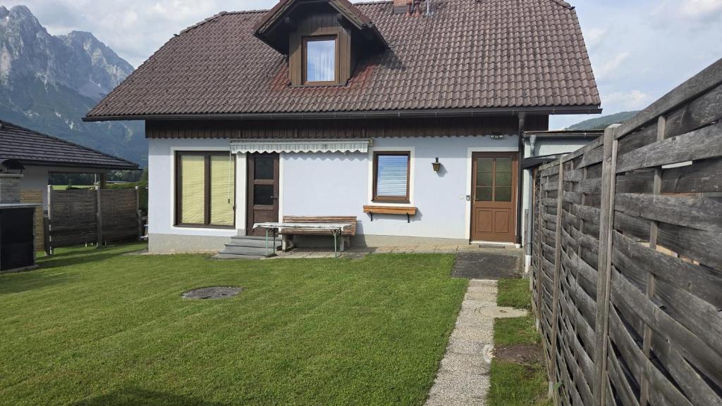 a small white house with a bench in a yard at Henrik's Ferienwohnung in Öblarn