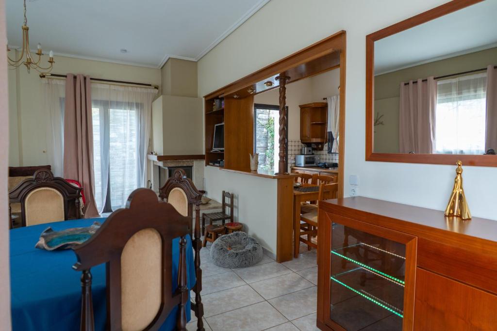 Iolkos House