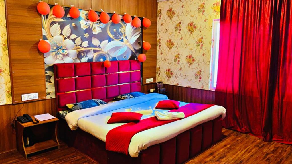 a bedroom with a bed with a red head board at Basera Residency Shalimar in Bāgh Chandpura