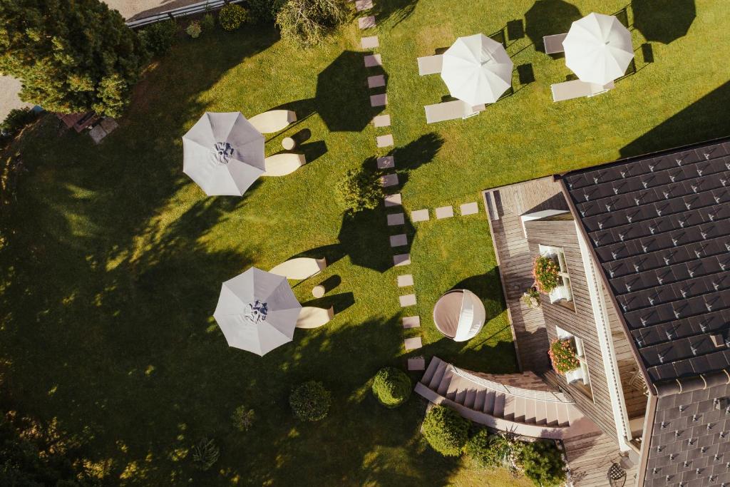 an overhead view of a garden with umbrellas at Villa Flora Mountain Lodges in San Cassiano