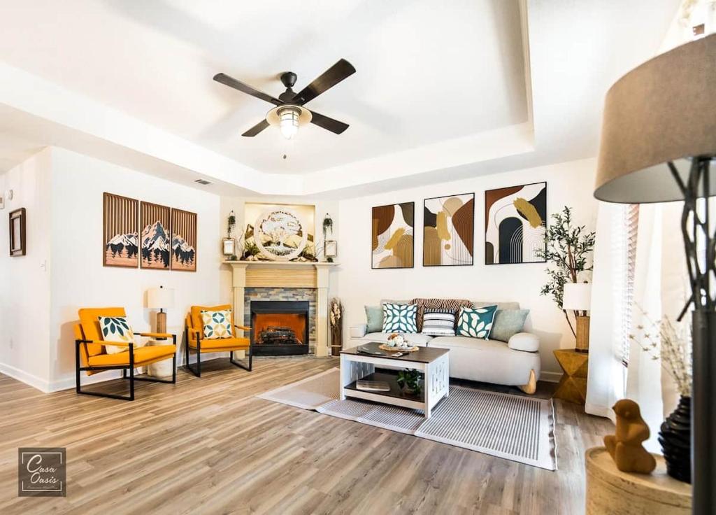 a living room with a couch and a ceiling fan at Sunrise Tranquil Cottage 3BR RAFB Pet Friendly in Warner Robins
