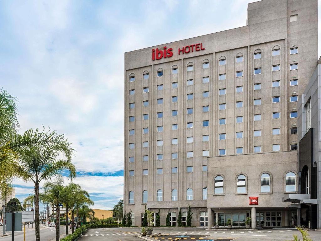 a hotel with a sign on the side of it at ibis Sao Paulo Interlagos in São Paulo