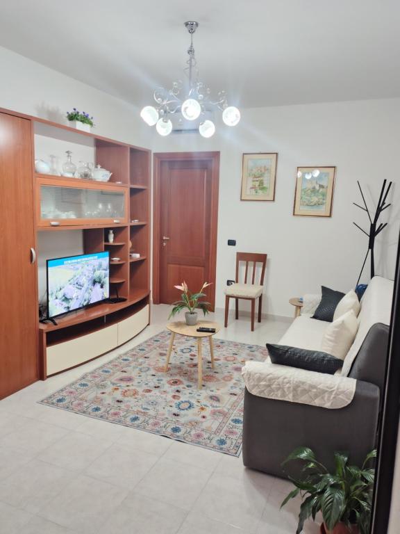 a living room with a couch and a tv at "Da Carla e Sandro"- Appartamento con parcheggio privato in Quartucciu