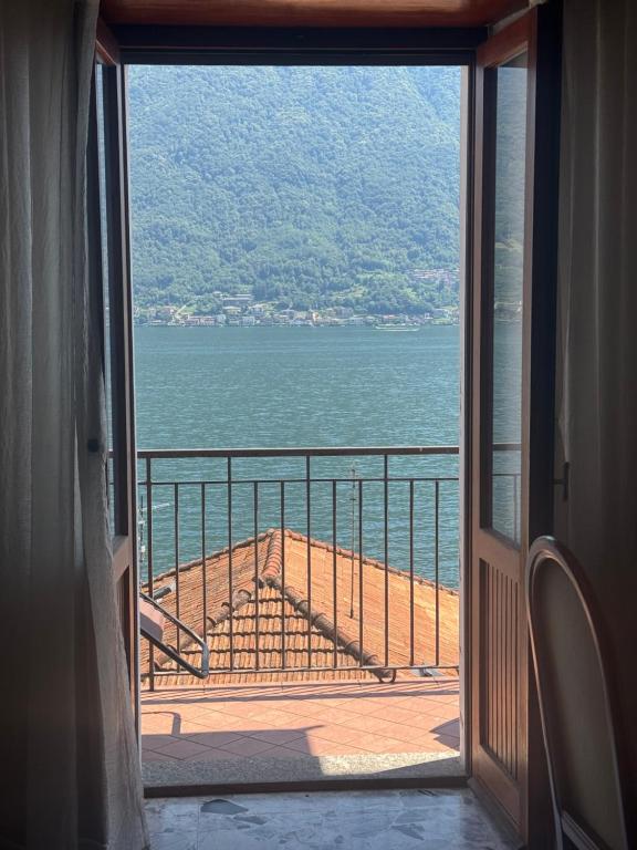 The Family Houses - Apartments with Balcony and Lake View - Appartement De Luxe 2 Chambres