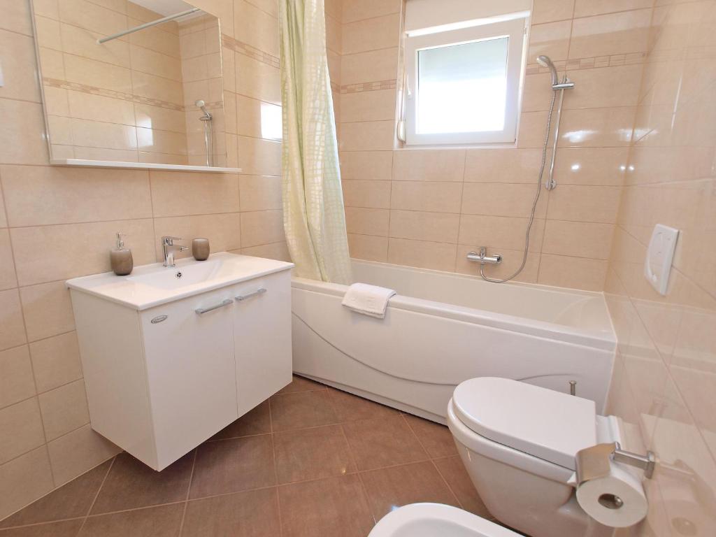 Koupelna v ubytování Apartments Medulin 396