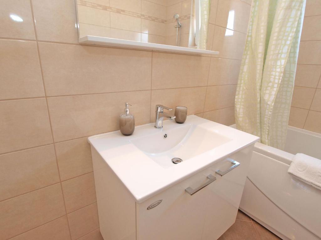 Koupelna v ubytování Apartments Medulin 396