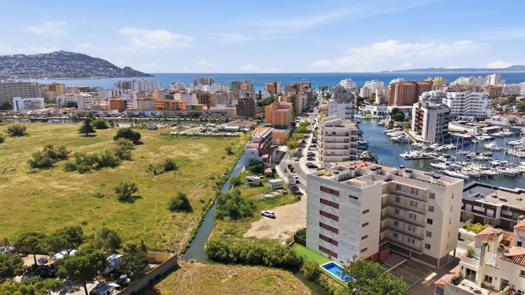 Apartamento ático con solárium a 5 min de la playa y vistas al mar