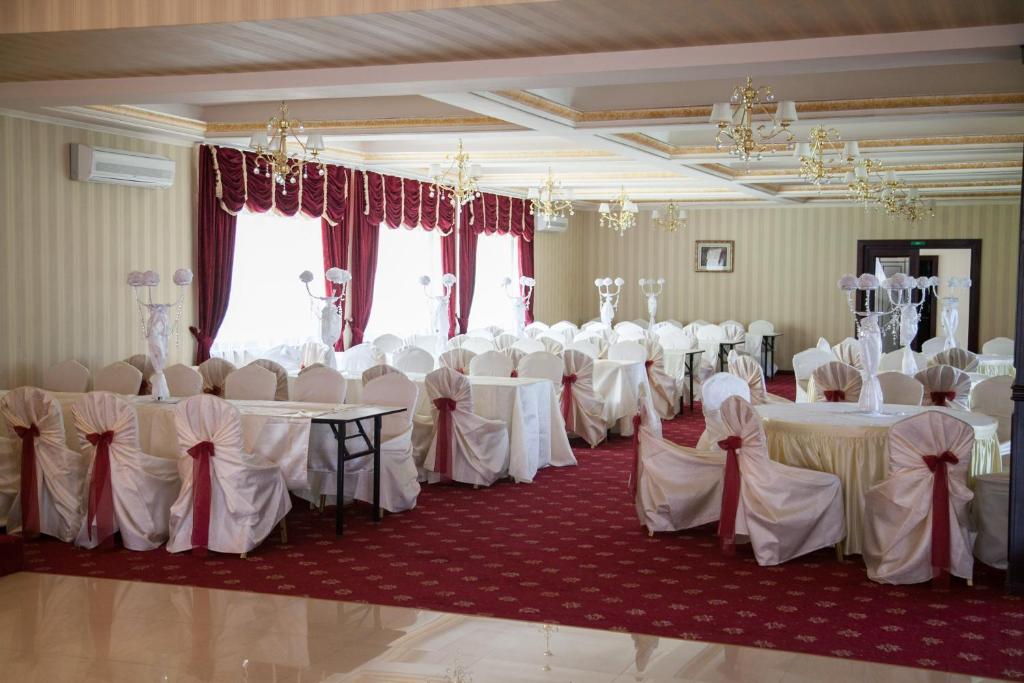 Restaurace v ubytování Hotel Mondial - Baia