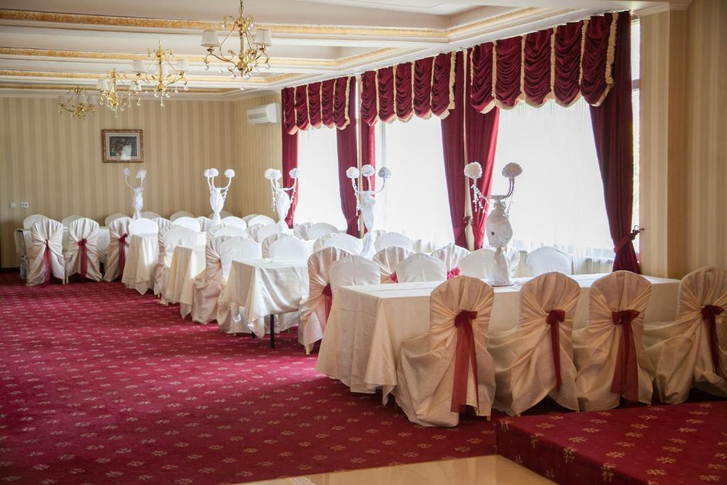 Restaurace v ubytování Hotel Mondial - Baia