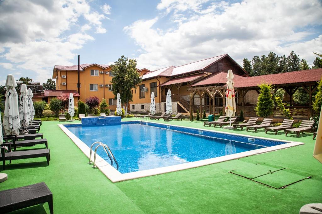 Bazén v ubytování Hotel Mondial - Baia nebo v jeho okolí