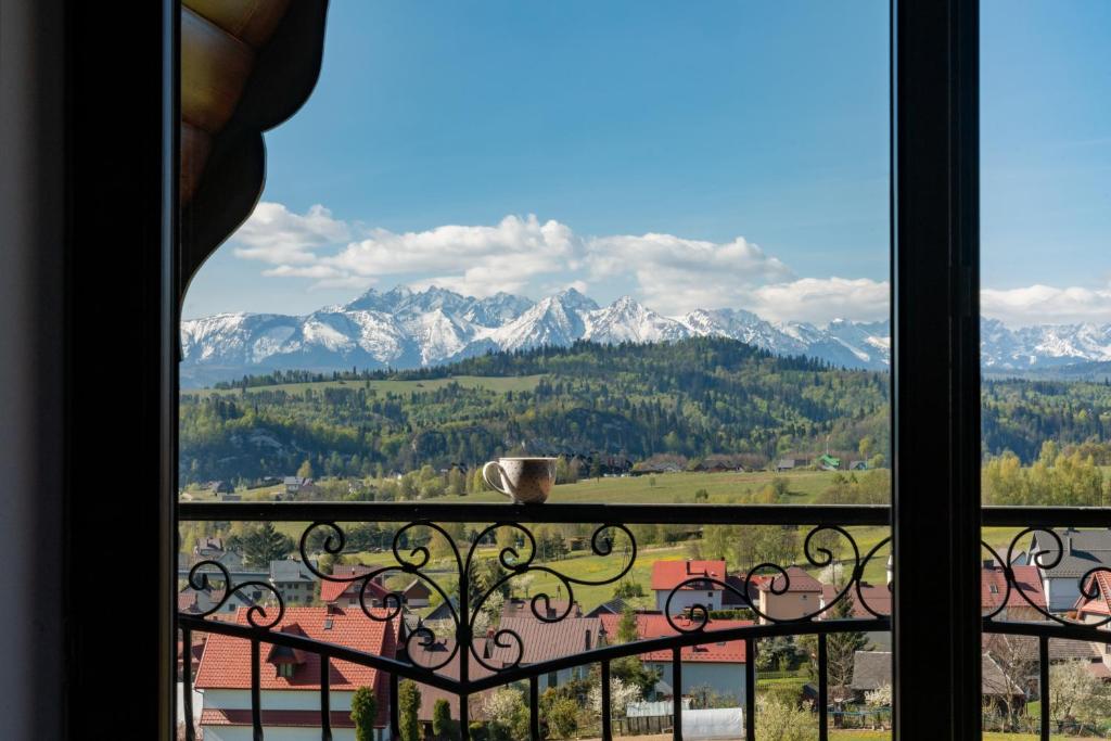 a view of a mountain range from a window at Willa Pienińska in Kluszkowce