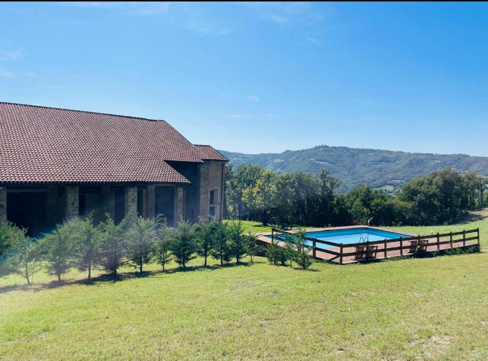 Relaxing room with pool near Acqui Terme