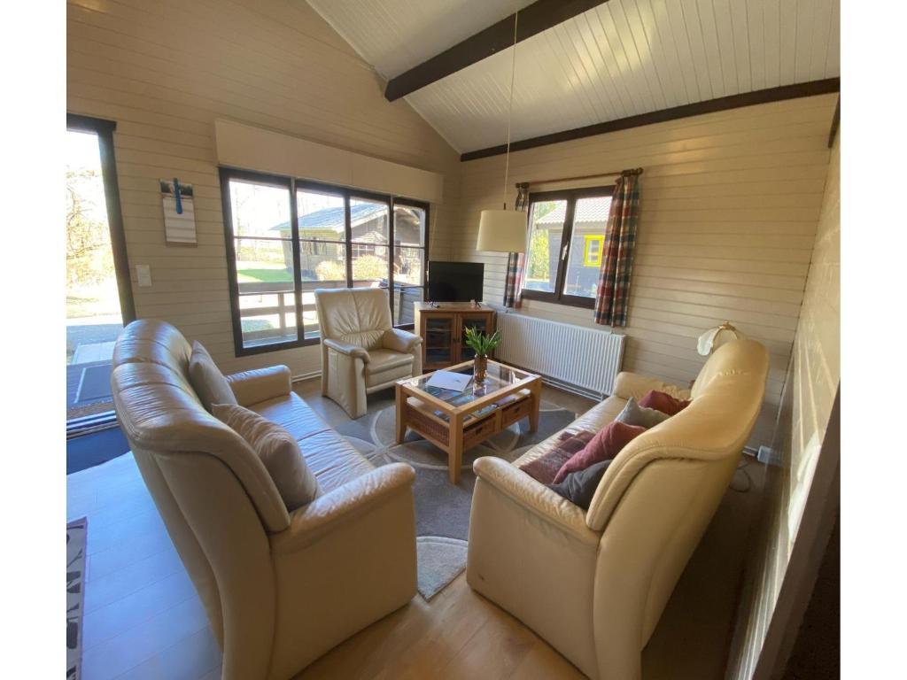 a living room with two couches and a tv at Rückzugsort mit Terrasse, Eschede in Eschede