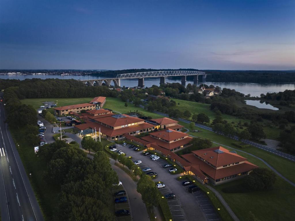 an overhead view of a hospital with a parking lot at Trinity Hotel og Konference, BW Signature Collection in Fredericia