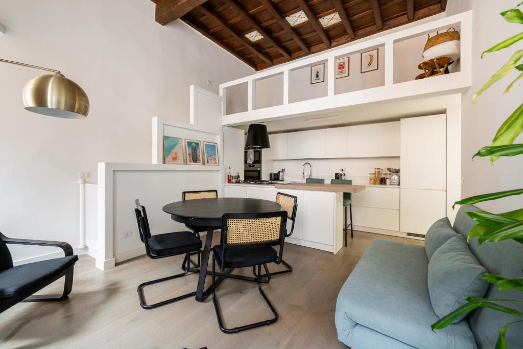 Luxury Roman Retreat- Colosseum