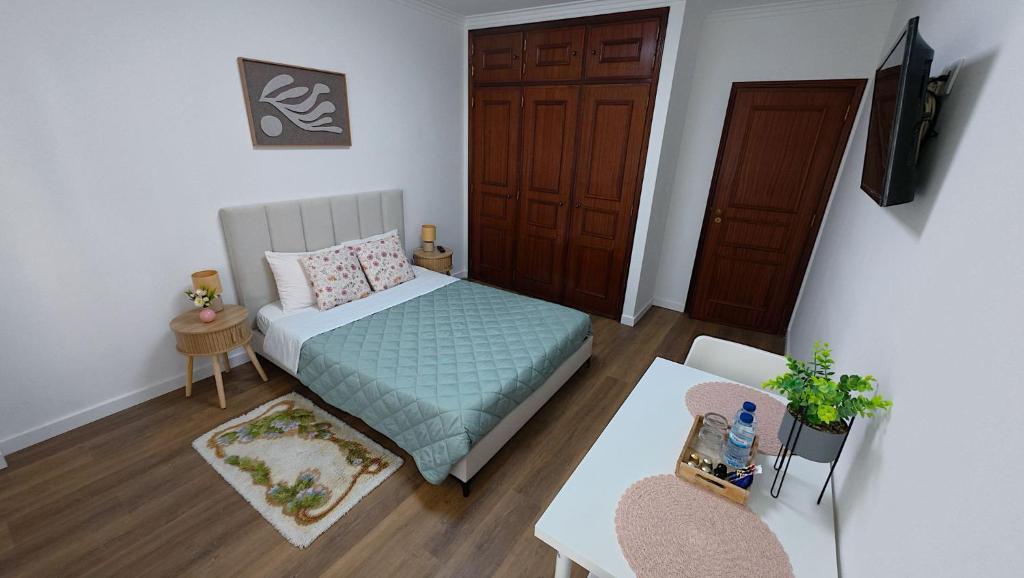 a small bedroom with a bed and a table at Comfort Rooms Near Lisbon Airport - Carlotta Living in Lisbon