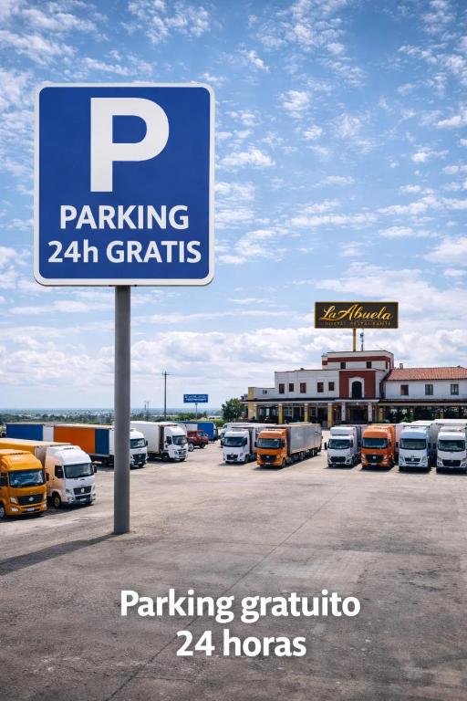 a parking sign in front of a parking lot at Hostal la Abuela in Simancas