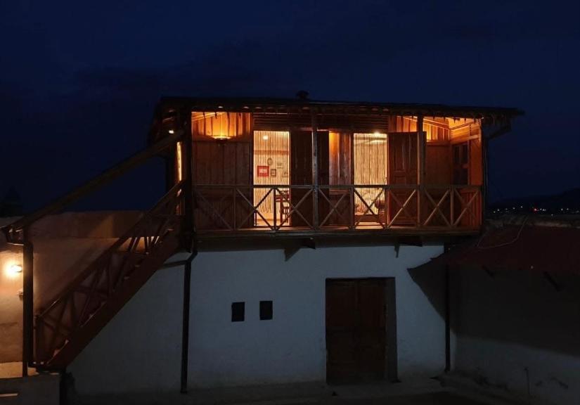 a house with a balcony on top of a building at Rimbud guest house in Hārer