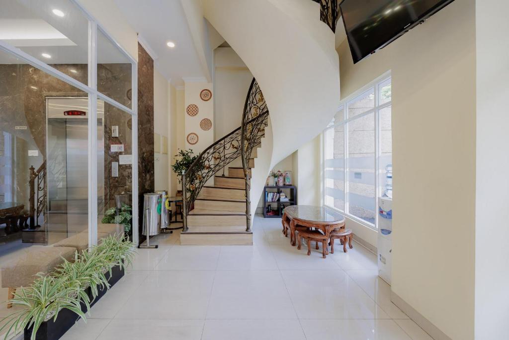 a hallway of a building with a spiral staircase at Sans Vibes Flamenco Hotel in Jakarta