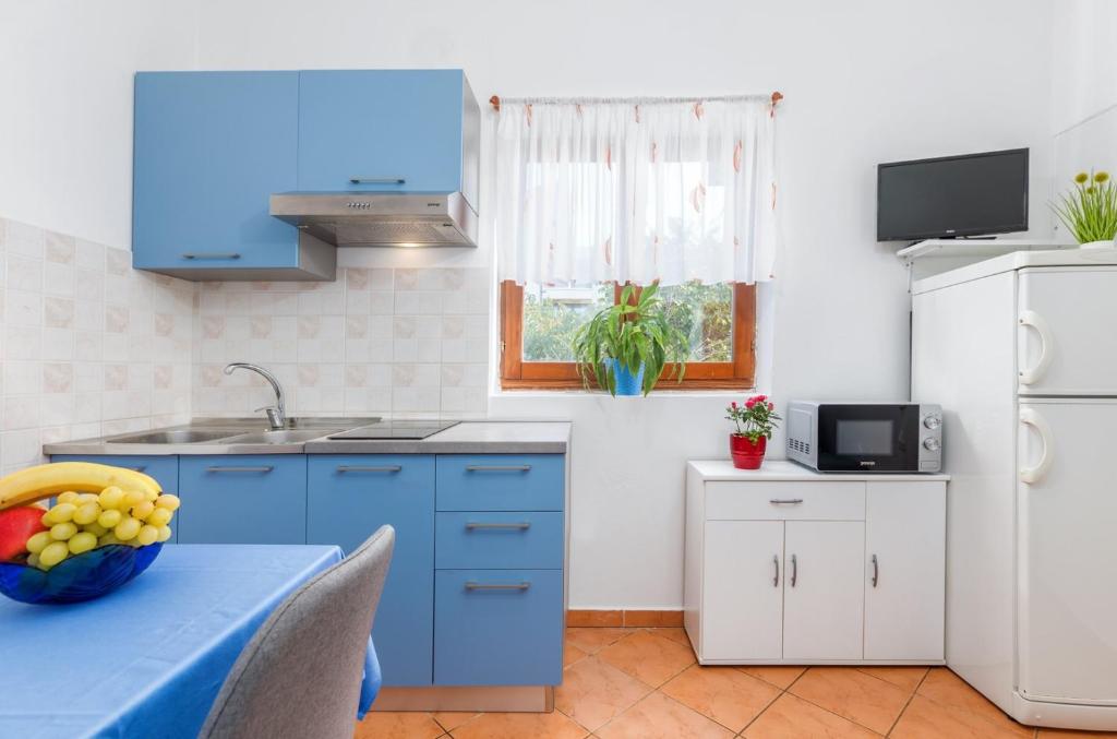 Apartments by the sea Peroj, Fazana - 27678