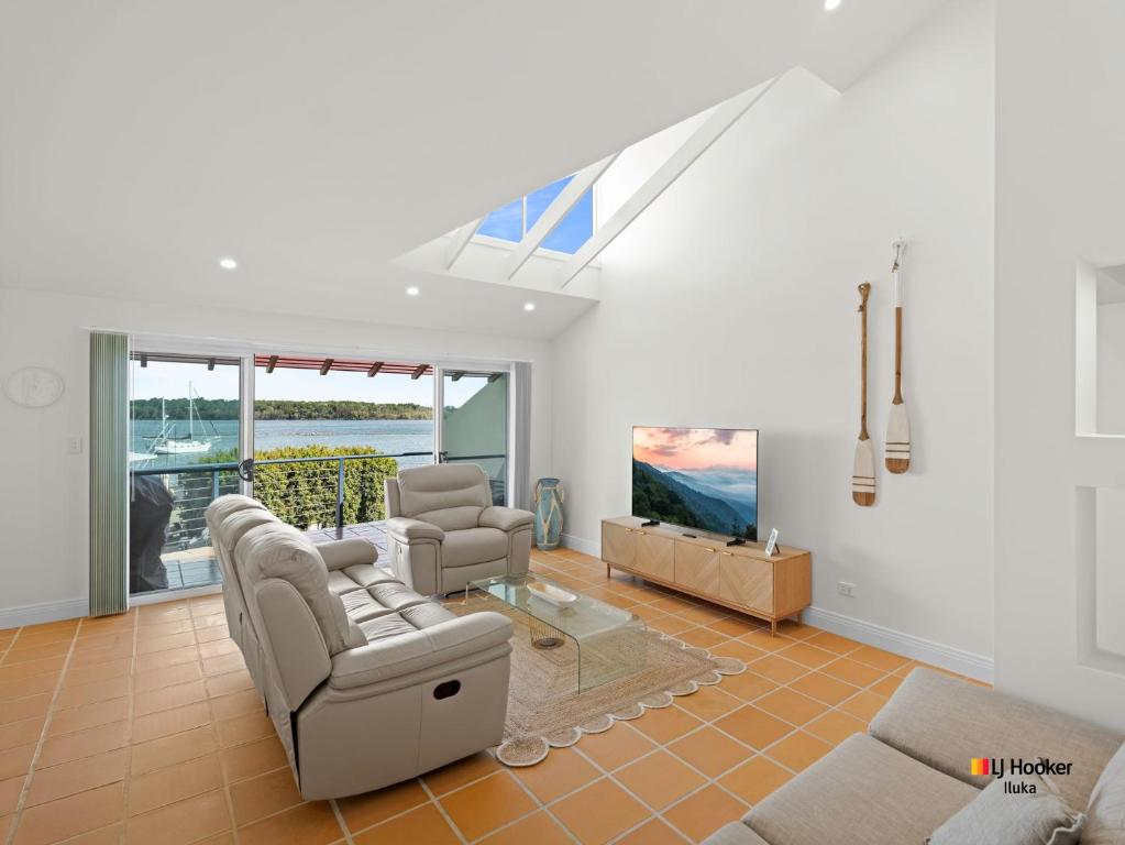 a living room with a couch and a table at Riverview Apartment 1.4 in Iluka