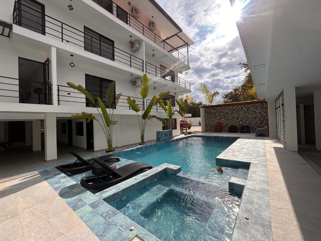 a swimming pool in the backyard of a house at Torre OCEAN DRIVE in Montañita