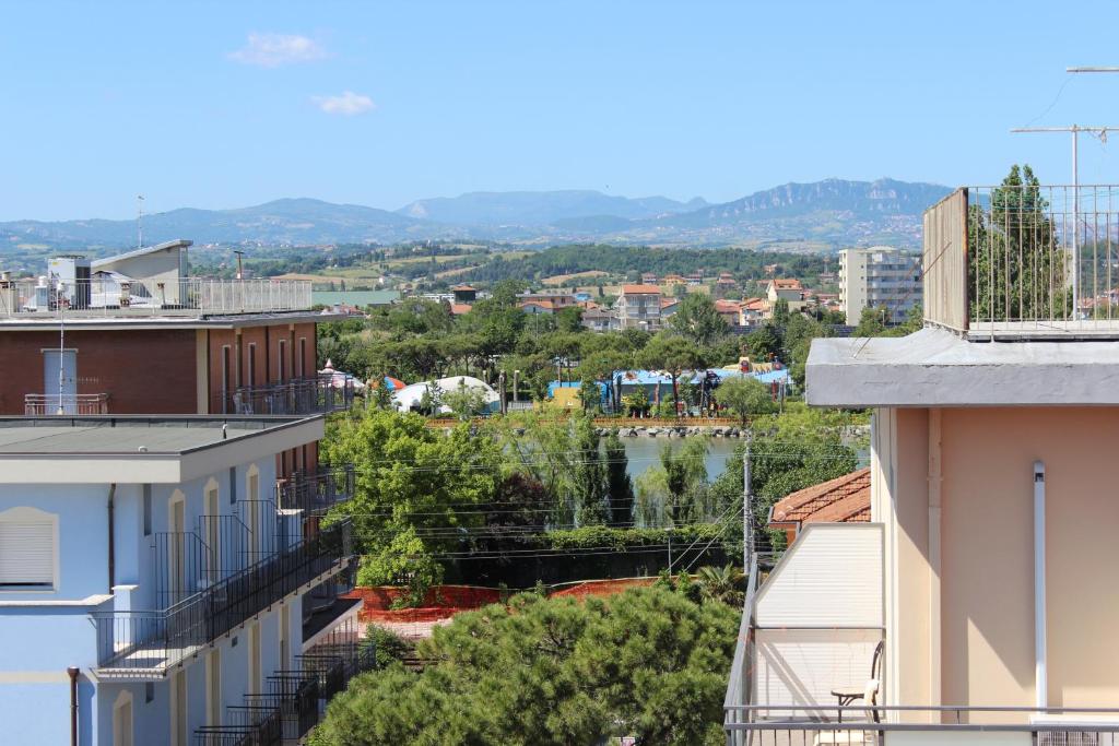 Nespecifikovaný výhled na hory nebo výhled na hory při pohledu z hotelu