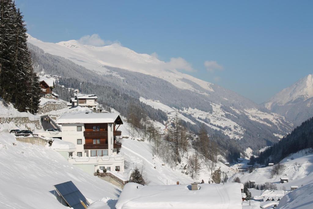 Garni Montana v zimě