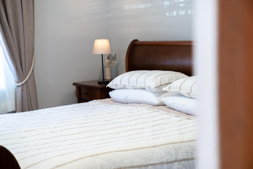 Beach Heritage On Horseshoe Guest House - King Room With Balcony
