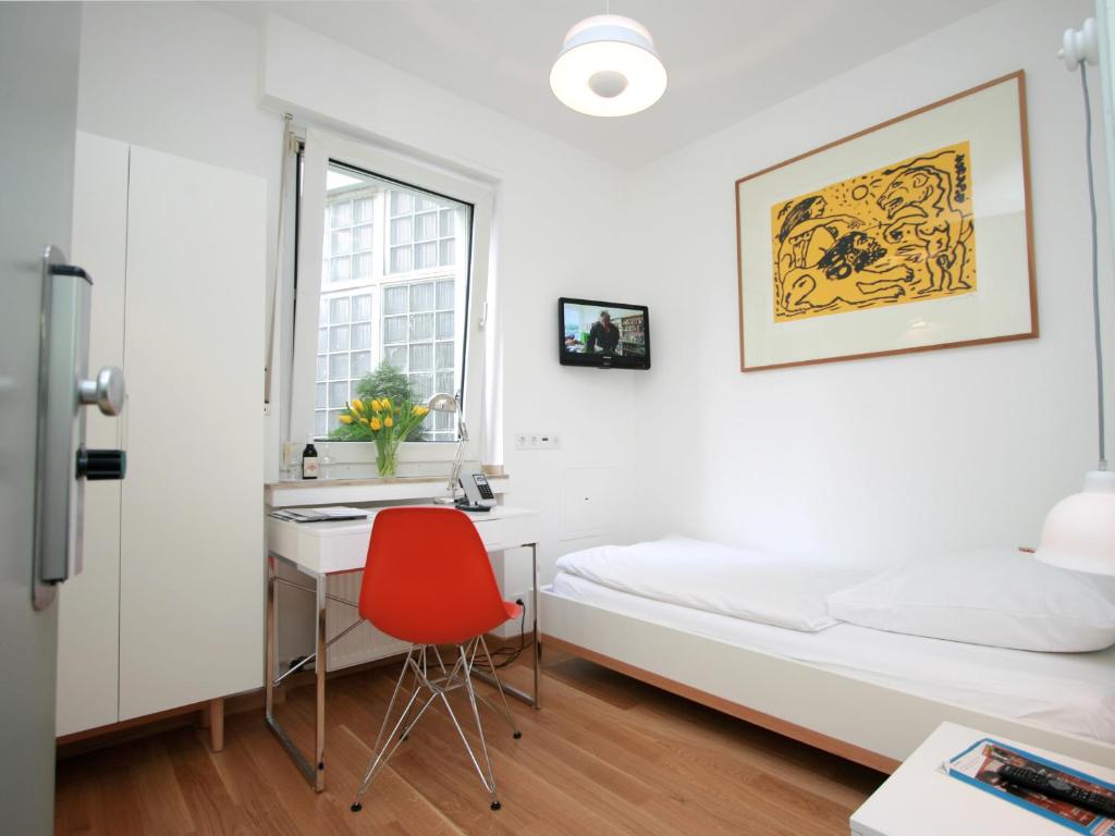 Postel nebo postele na pokoji v ubytování Chelsea Hotel